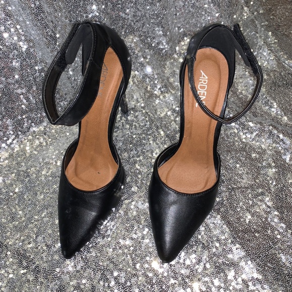 ARDENE BLACK STRAP POINTED HEELS - Picture 2 of 3